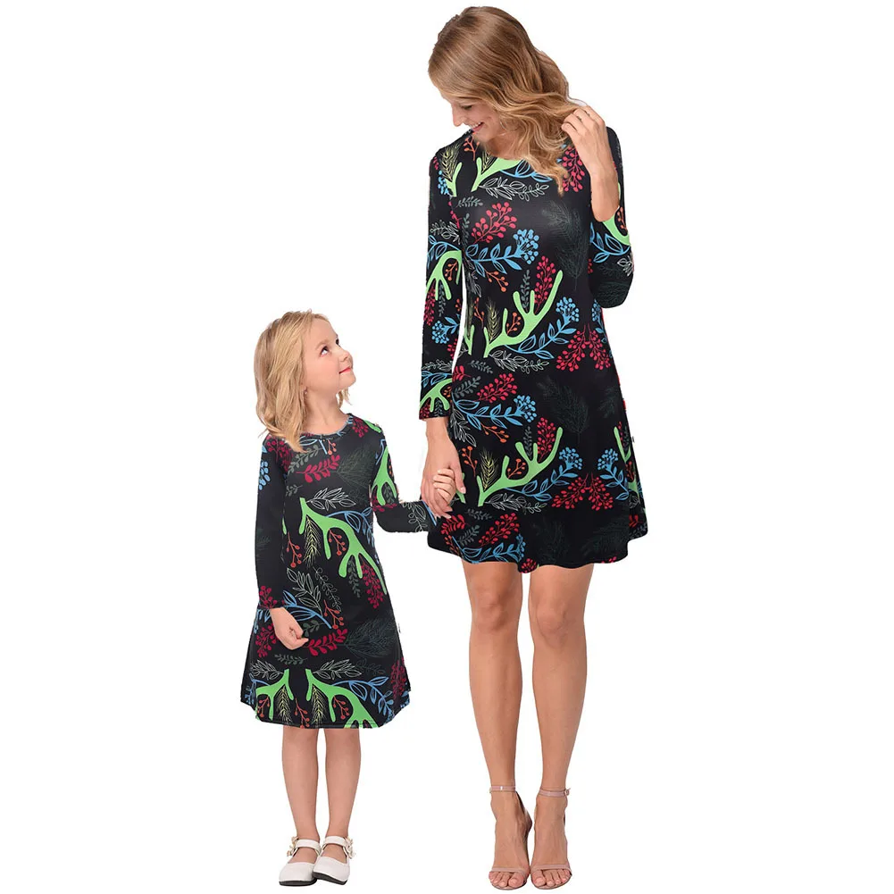 Платья для мамы и дочки; одежда «Мама и я»; осеннее платье для женщин и девочек; Семейные рождественские пижамные комплекты; Семейные комплекты