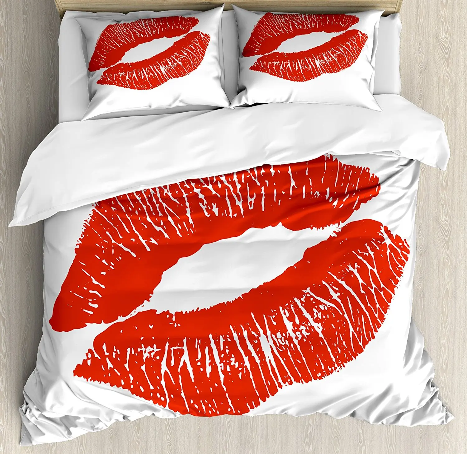 Кровать губы. Постельное черное с розами. Диван в форме губ сальвадор дали. Креативное постельное белье. Кровать губы.