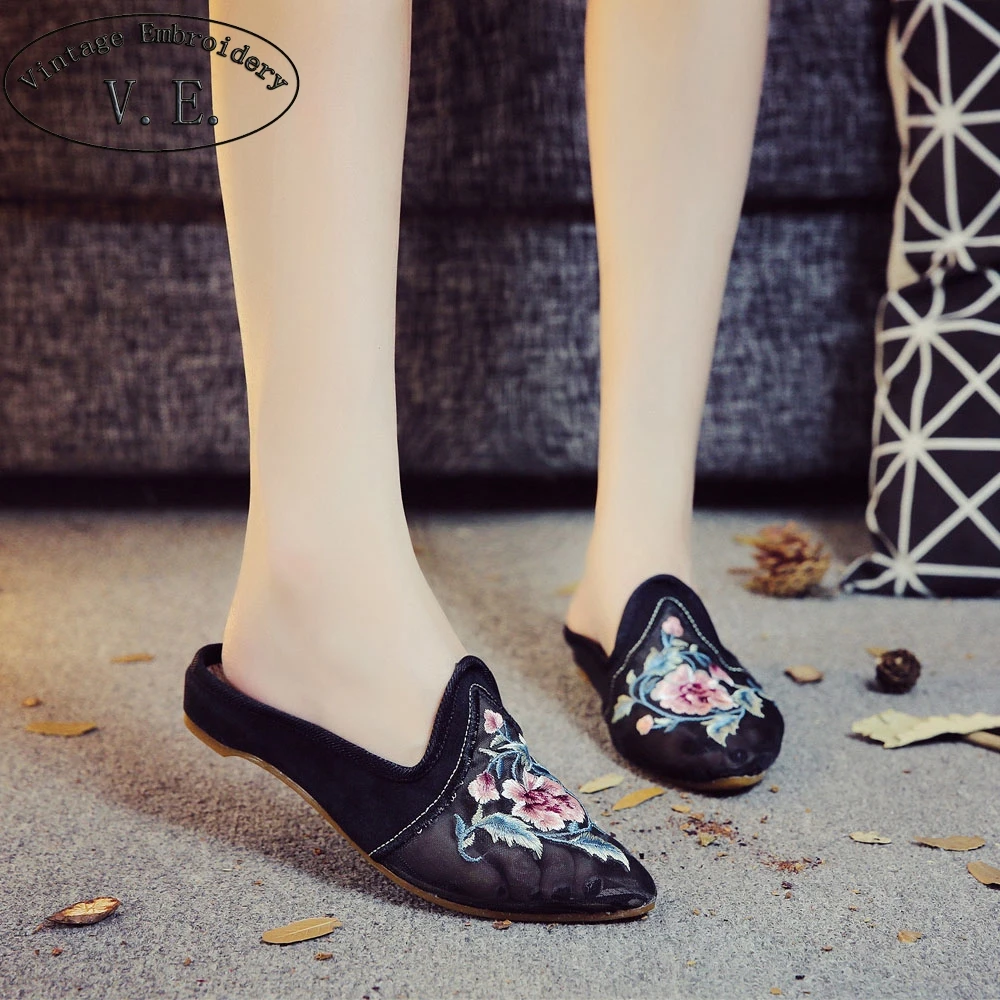 

Vintage Embroidery Women Mules Slippers Pointed Toe Breathable Ladies Low Heels Sandals Flower Embroidered Flat Shoes Woman