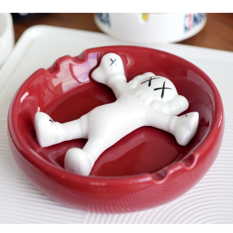 

KAWS Ashtray High Quality Gallery 1950 Perfect Version OriginalFake Ceramic Ashtray Made Model Gift 16cm Diameter R828