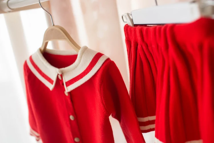 Комплект одежды для маленьких девочек, свитер трикотажная одежда для девочек, хлопковая школьная одежда из 2 предметов детская одежда футболка+ короткая юбка, костюм, 3 года