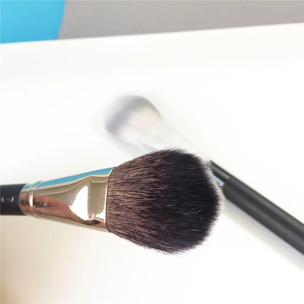 MAC 127 Split Fibre Face Brush _ 6