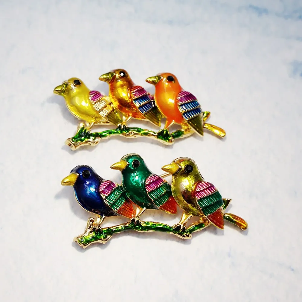 

New Vintage Elegant Cute Parrot Brooch Fashion Cute Animal Enamel Bird Brooches Women Men Sweater Pins Jewelry Gift