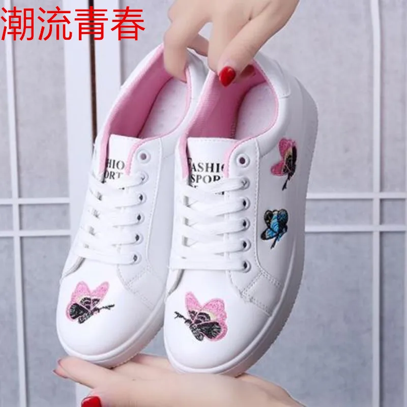 

2018 Spring And Summe New Womans Casual Fashionable Pu Board Shoes Embroidered Small White Shoes size 35-39