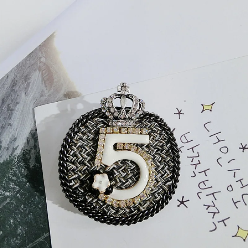 

2018 New Handmade DIY Vintage Korea Cute Sweet 3D Black 5 Pearl Crown Crystal Brooch Women Brooches Dress Accessories ,P038-1