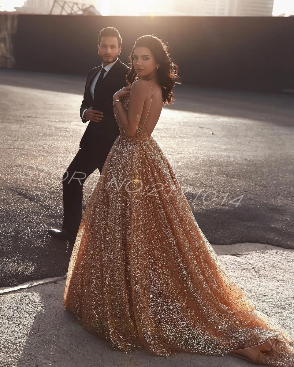 

2019 Custom Made Sexy Sparkling Gold Spaghetti Straps Backless Glitter Sequins Long Arabic New Luxury Formal Prom Dresses