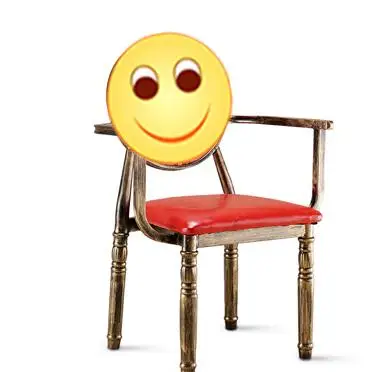 Железный стул, восстанавливающий древние способы, делает старый стул Европейского типа спинкой стула