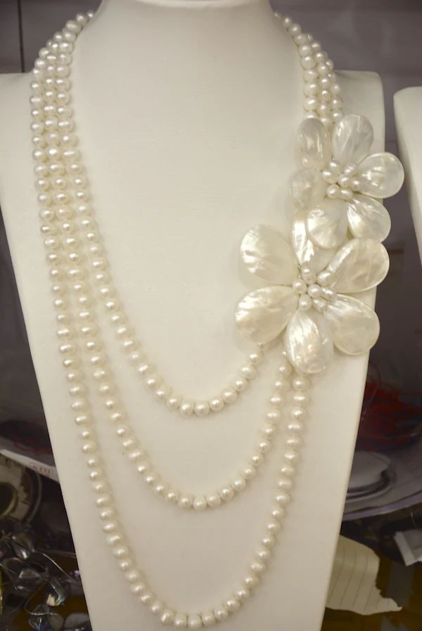 

2018 new arrival Fashion 3 rows Freshwater Pearl Mother of pearl Sea Shell Pearl flower Necklace for Women