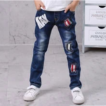 Весенне-осенние модные детские штаны с буквенным принтом детские джинсы для маленьких мальчиков, повседневные джинсовые штаны одежда для малышей возрастом от 4 до 14 лет