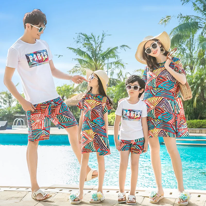 Семейный комплект, Пляжное платье в клетку для мамы и дочки футболка для папы и сына+ шорты, парные наряды для всей семьи