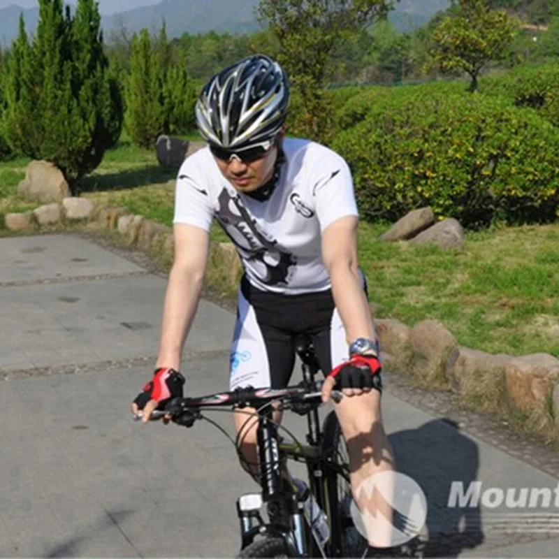 mountain bike riding clothes