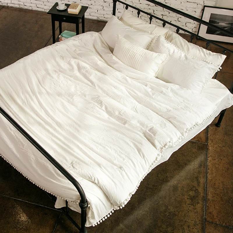 

Customized Washed Cotton Bedding Sets Pute White with Lucky Pompom Home Textile 100% Cotton Good Quality 4 Pieces Free Shipping