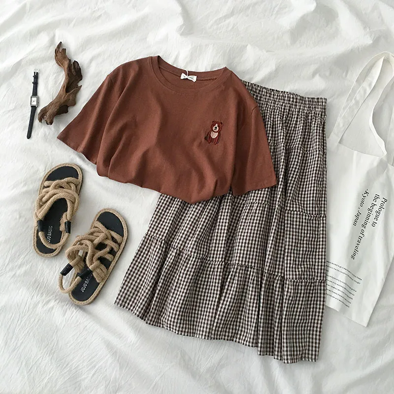 

2019 Summer Women's Set Casual Cartoon Embroidery Short Sleeve T-shirt + High Waist Elastic Plaid Pleated Mid-calf Chic Skirt