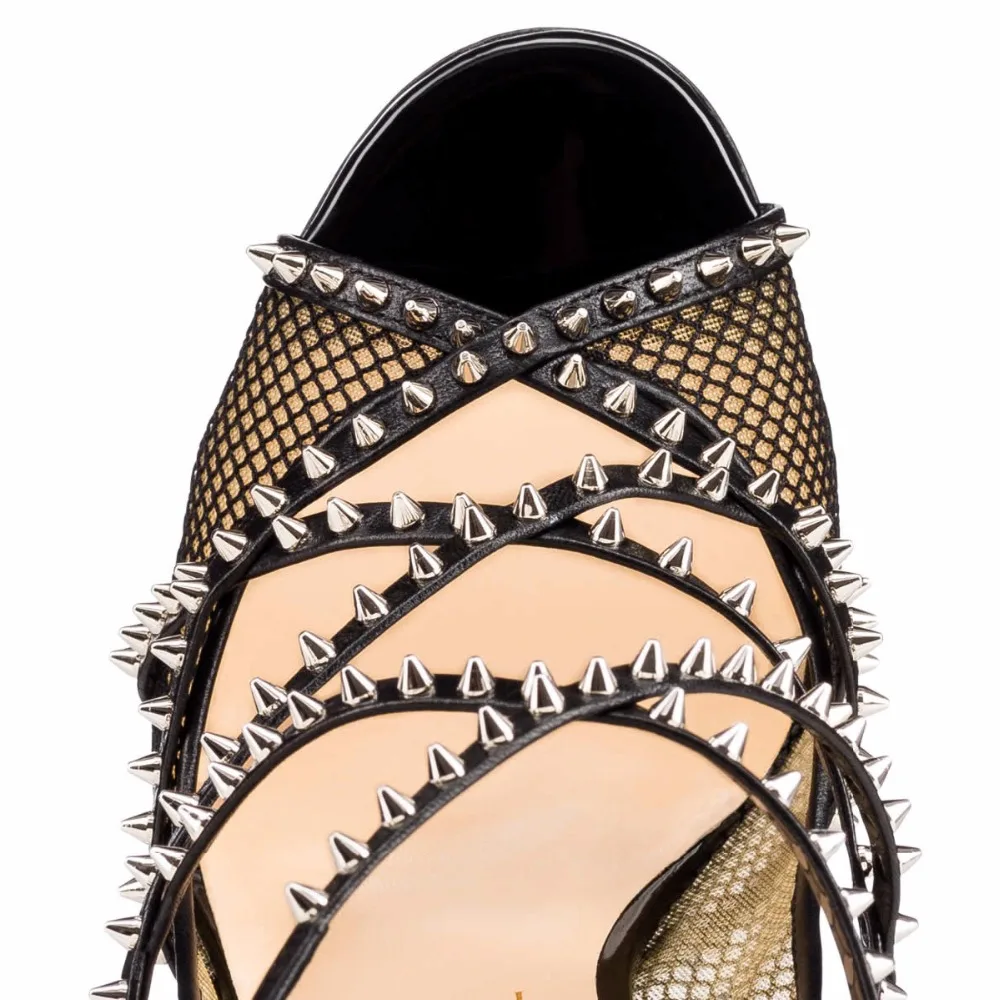 Женские туфли на очень высоком каблуке в сеточку с серебристыми шипами; коллекция года; пикантные женские туфли-лодочки с ремешками; черная сетчатая обувь; босоножки с заклепками и открытым носком на шпильке