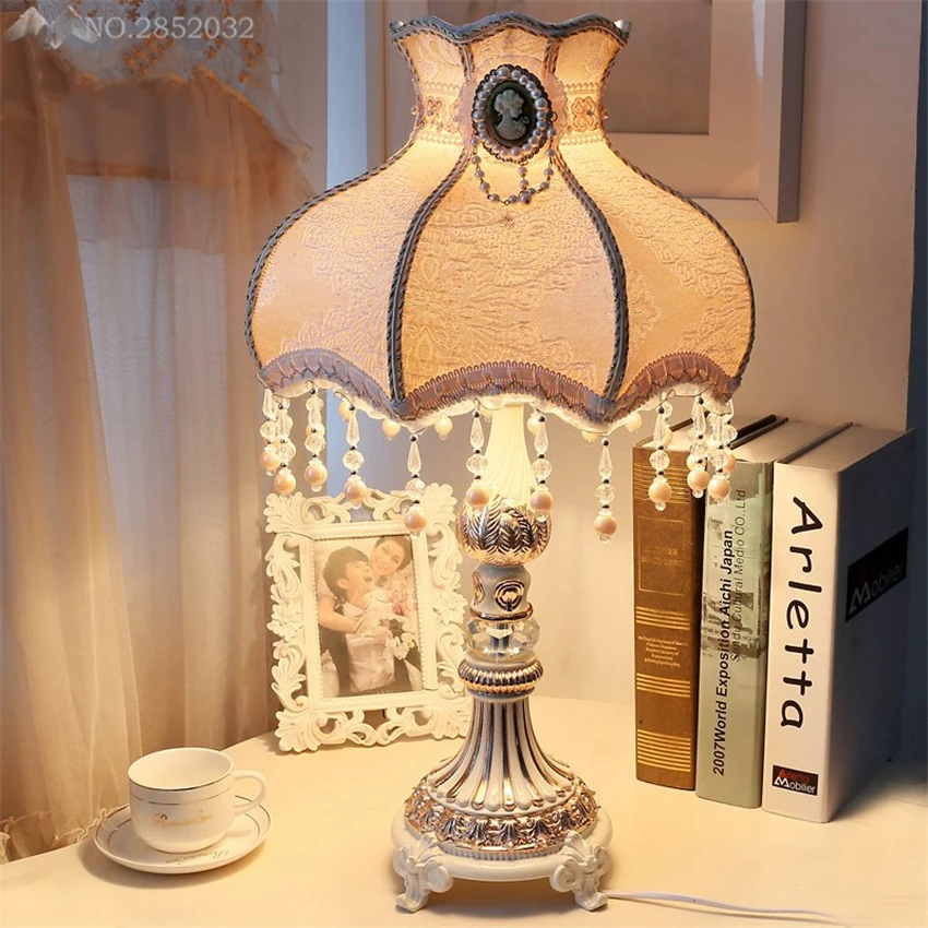Европейские творческие ткань настольная лампа смолы Стол Lights спальня ночники для гостиной дома светильники Украшение