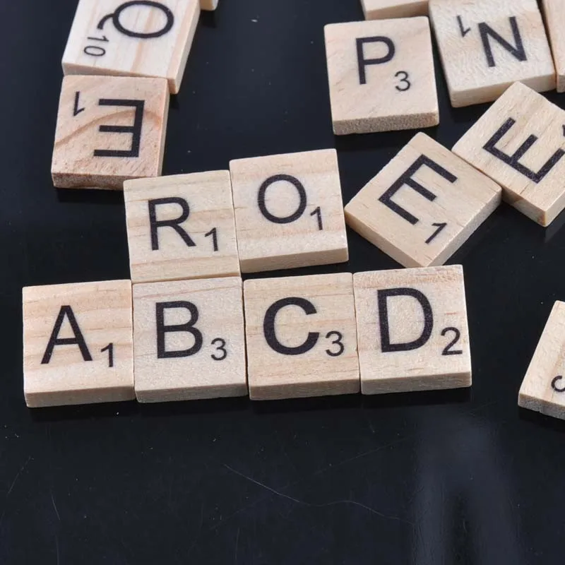 Горячее предложение 100 деревянные Алфавит Scrabble плитки натурального дерева цвет буквы и цифры для ремесла дерева 18 мм MT0896