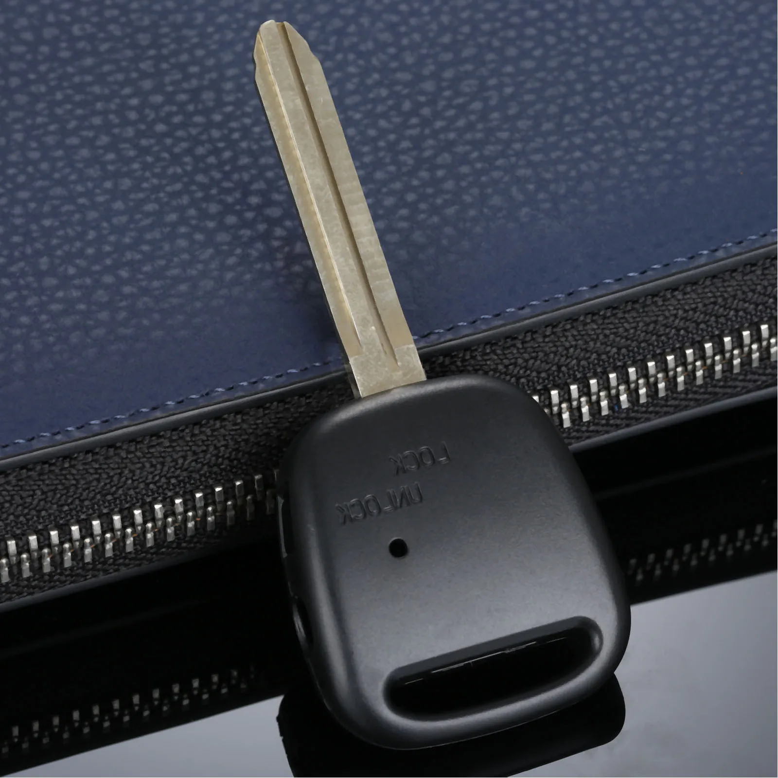 

2Buttons Car Remote Key Shell Case Replacement Fob Cover For Toyota Carina Estima Harrier TOY43 Uncut Blade