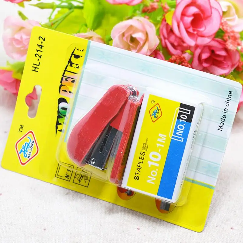 Случайный цвет мини Atapler + пластиковый штапельный набор 10 # иглы канцелярские