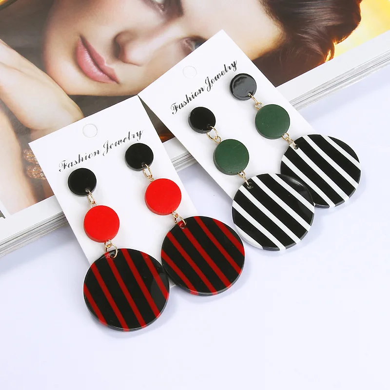 

Women Stylish And Simple Joker Black And White Striped Wood Ultralight Geometric Circular Pendant Earrings