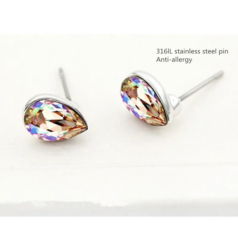 Brinco stud de swarovski em forma de