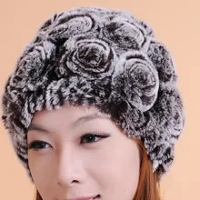 Зимние Кепки для Для женщин Настоящее волос кролика Rex Шапка-бини цветок Кепки Утепленная Одежда Размеры смесь цветов подарок для год CP022