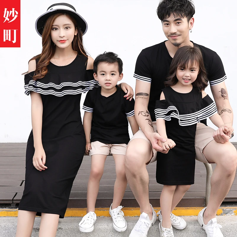 

2019 Summer Family Matching Striped T Shirts Mother Daughter Dresses Off Shoulder Princess Beach Dress Father Son Outfits Top