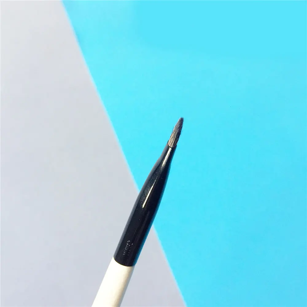 Bobbi Brown Eye Definer Brush _ 3