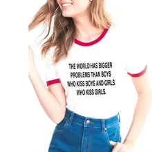 Забавная женская футболка в мире имеет больше проблем, чем у мальчиков, которые целуются Мальчики с буквенным принтом, футболка с графическим принтом camiseta Лето 90s Топы