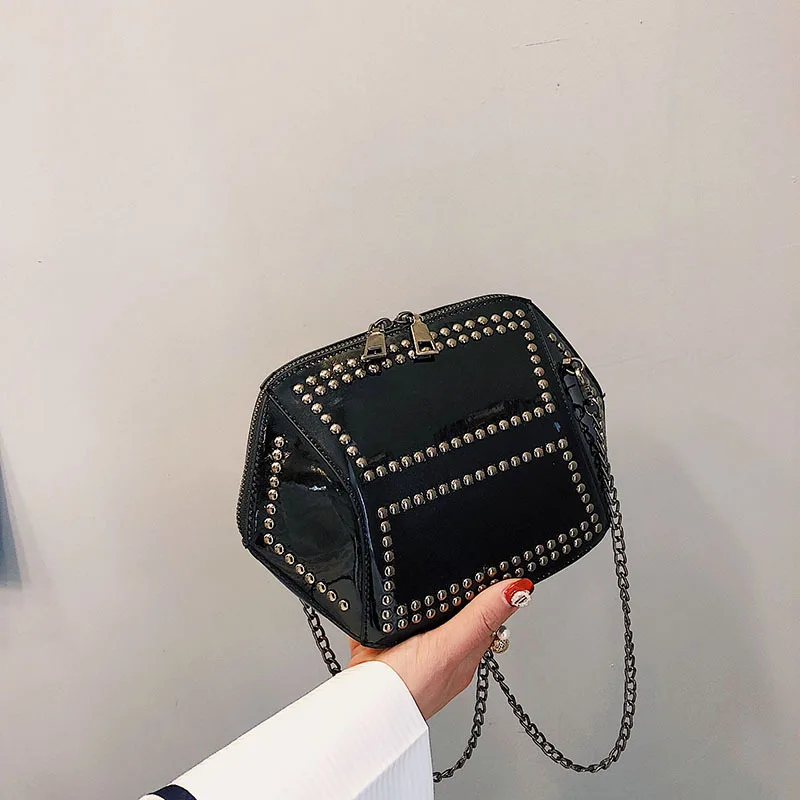 Black Vintage Women Crossbody Bag Female Wallet High Quality PU Patent Leather Retro Rivet Shoulder Messenger Bag For Girls 2018