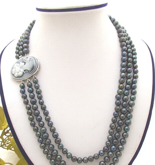 

huij 003880 3Strds Black Round Pearl Necklace-Cameo Clasp