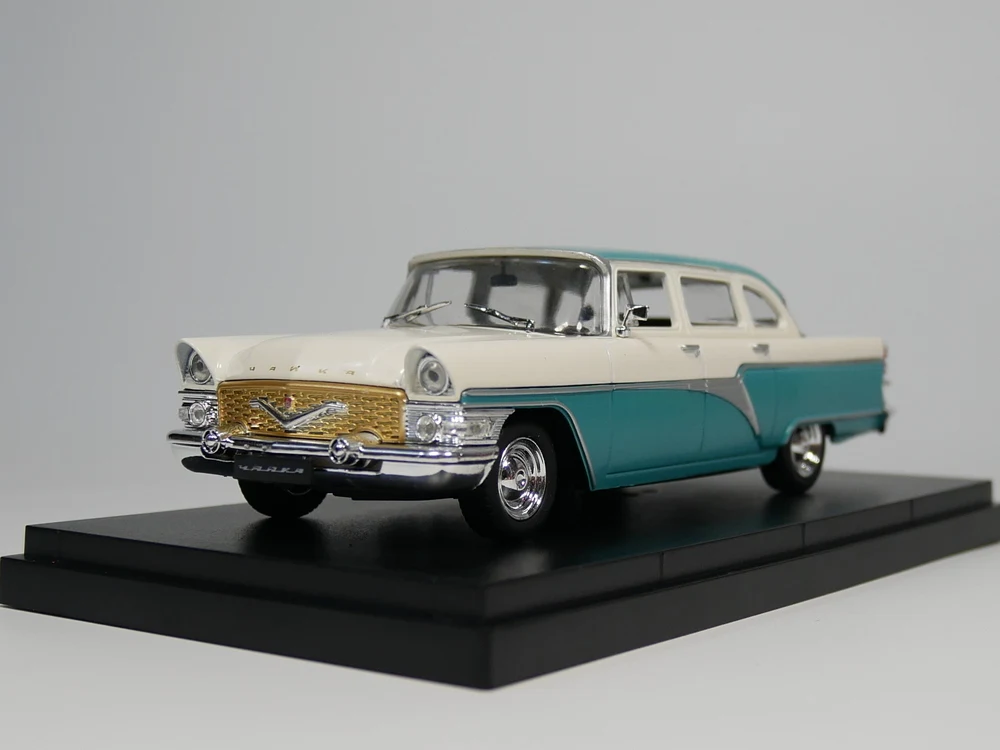 

ixo 1:43 GAZ-13 Seaull Diecast car model