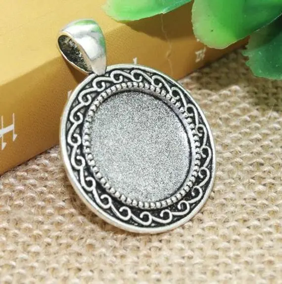 

One Antique Silver Effect Wave Pendant Blank Bezel Tray Setting // with Clear Glass Cabochon (18mm) // APB076theof