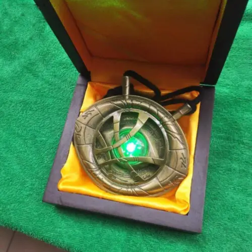 

CATTOYS 1/1 Dr Doctor Strange Eye of Agamotto Amulet Pendant Necklace LED Light