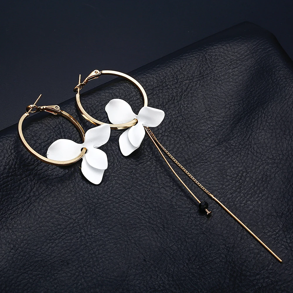 

Terreau Kathy 2018 New Fashion Simple Flower Chain Tasseled Earrings Asymmetric Personality 4Colors Tassel Hoop Earrings