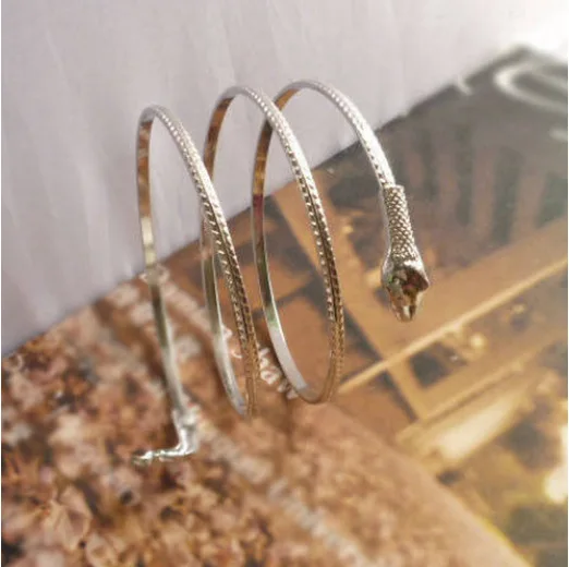 

S070 2018 ladies' trendy leisure bracelet waterproof bracelet golden silver bracelet animal shape bracelet gift for ladies