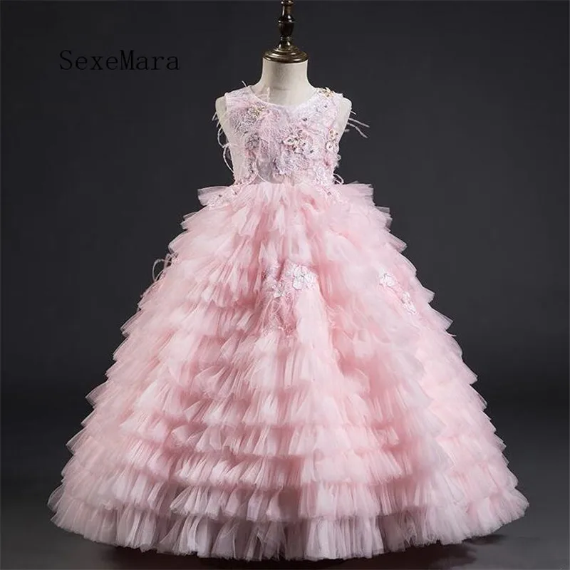 

Luxury Flower Girl Dress with Feathers Crystals Tiered Girls Party Gowns Custom Made Robe De Soriee High Quality Pageant Gowns