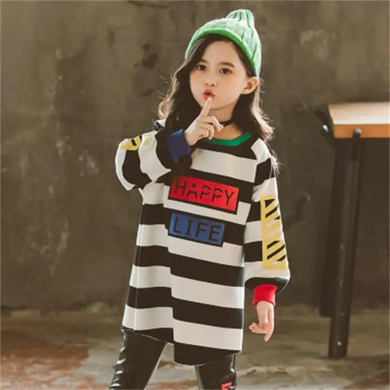 

Baby girl 2018 new spring and autumn Korean version of the tide in the long section of the autumn big children's sweater