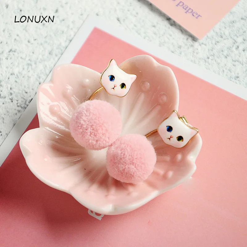 

3 color High quality Korean style cute sweet fashion cat shape cartoon fur earrings female jewelry simple temperament girls gift