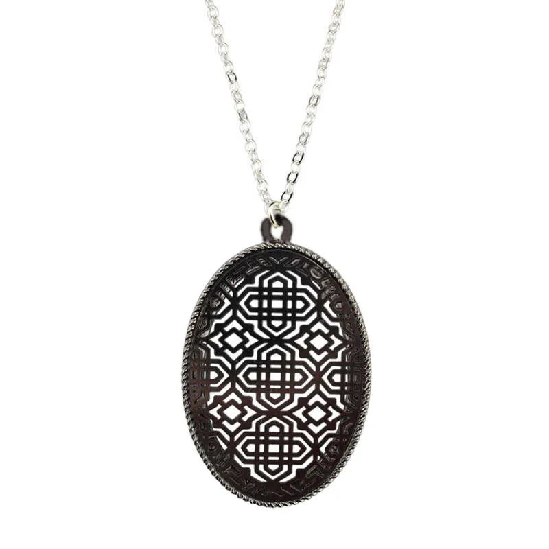

Cut Out Oval Filigree Long Chain Pendant Necklaces for Women Magnolia Statement Necklaces