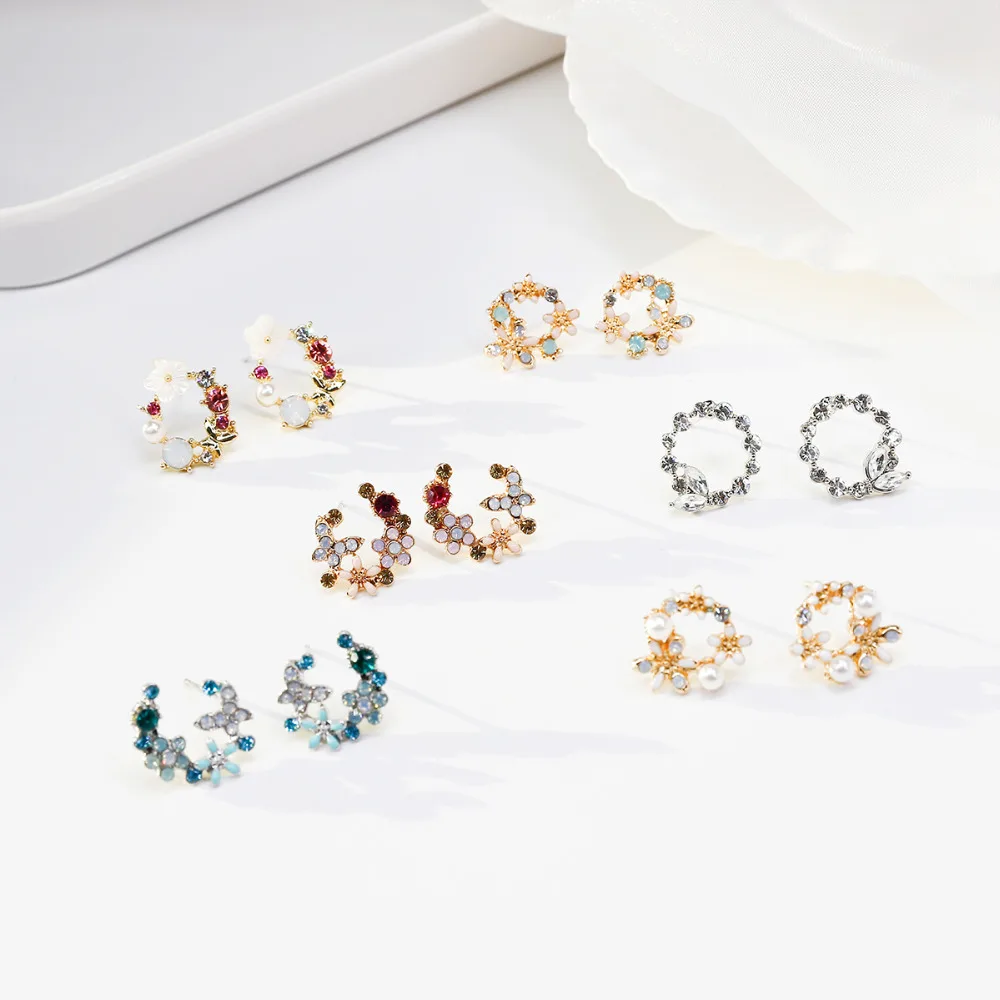 

2019 Korean New Colorful Rhinestone Wreath Stud Earrings For Women Sweet Flower Shell Small Cirlce Brincos Gift