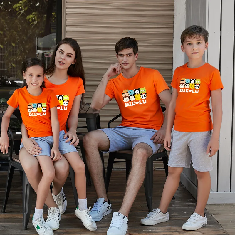 Одинаковые комплекты для семьи с фотографией футболка мамы и дочки папы сына