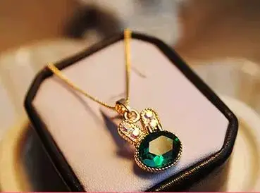 

OMH wholesale 6pcs off 49% = $0.3/pcs Fashion Jewelry Cute Green Rabbit Crystal Pendant Alloy Link Chain Women Necklace XL76