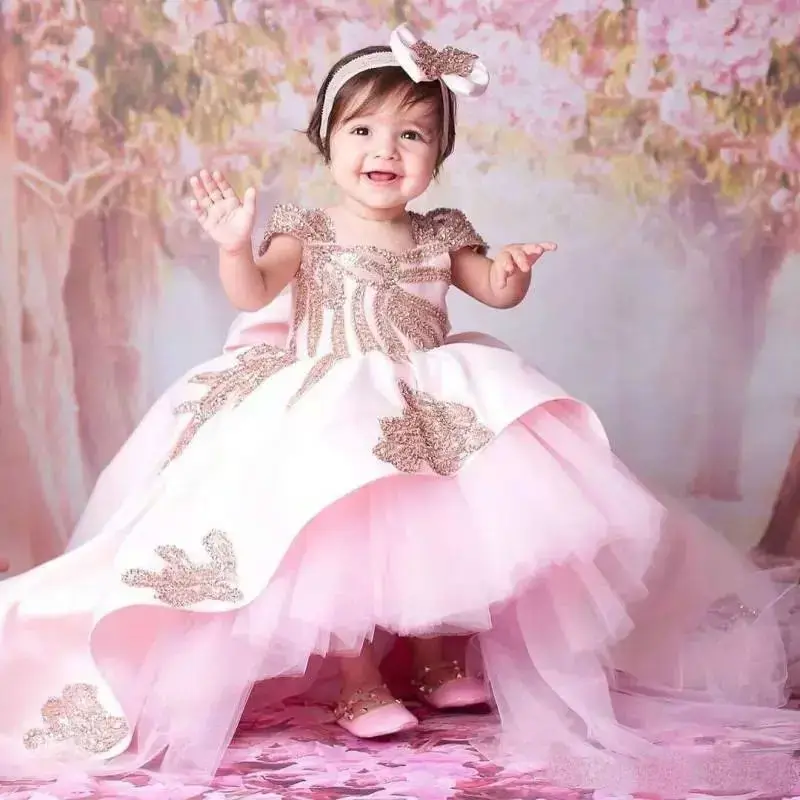 

Adorable Pink Flower Girl Dresses for Weddings Custom Made Cap Sleeves Sequined Ball Gown Girls Communion Dress