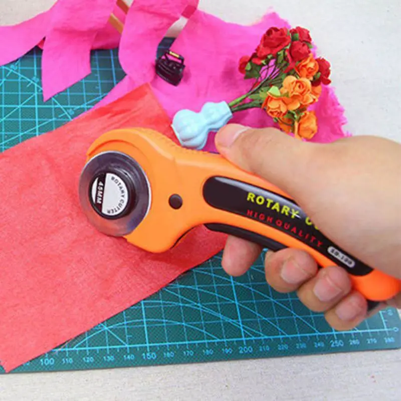 

Tailor's Scissors Patchwork Hob Cutting Wheel Cutter Cloth Manual Round Cloth Cutter Home Garden Arts Crafts Sewing
