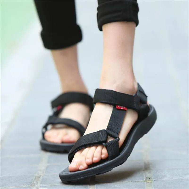 Buy 2018 New Roman couple sandals Vietnam beach shoes