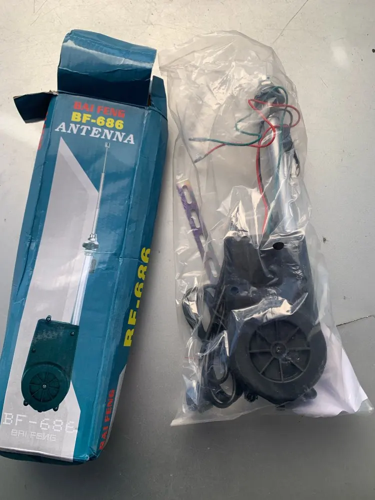 

Car-styling Retractable Antenna Car Aerial Antenna Electric Radio Carro 12V FM/AM Automatic Aerial