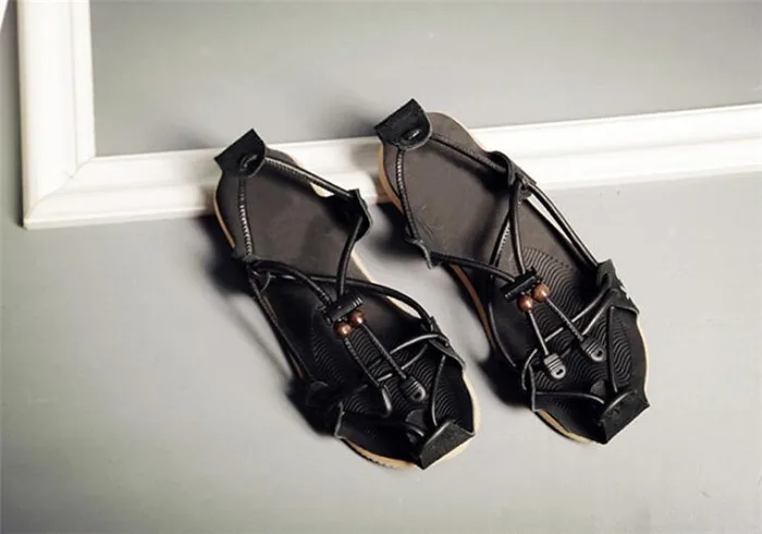 Сандалии-гладиаторы модная обувь в британском стиле кожаные сандалии Мужская личности случайные тенденции моды Молодежная пляжная обувь