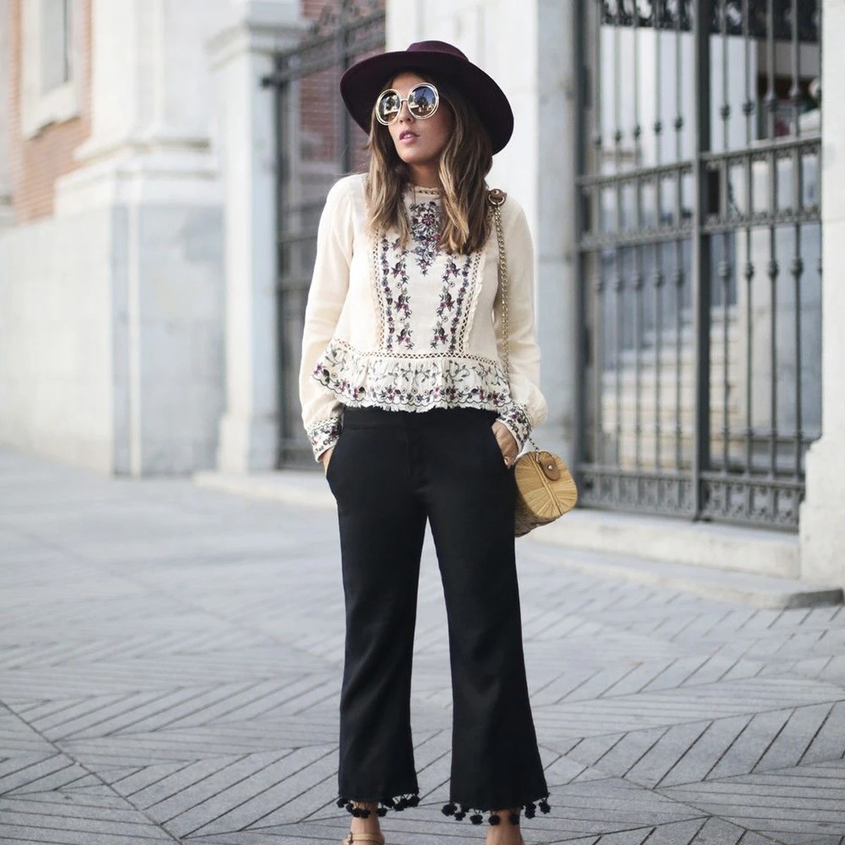 

Floral Embroidered Ruffle Lace Chic Blouse Women O-Neck Long Sleeve Tops Unfinished Edges Hippie Boho Pullover Shirt