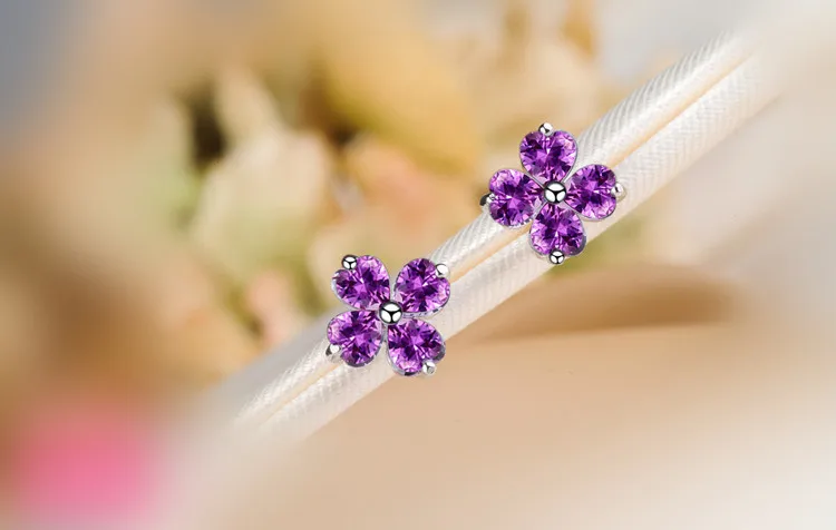 Корейские серьги гвоздики с фиолетовым клевером супер Юниорские кубический