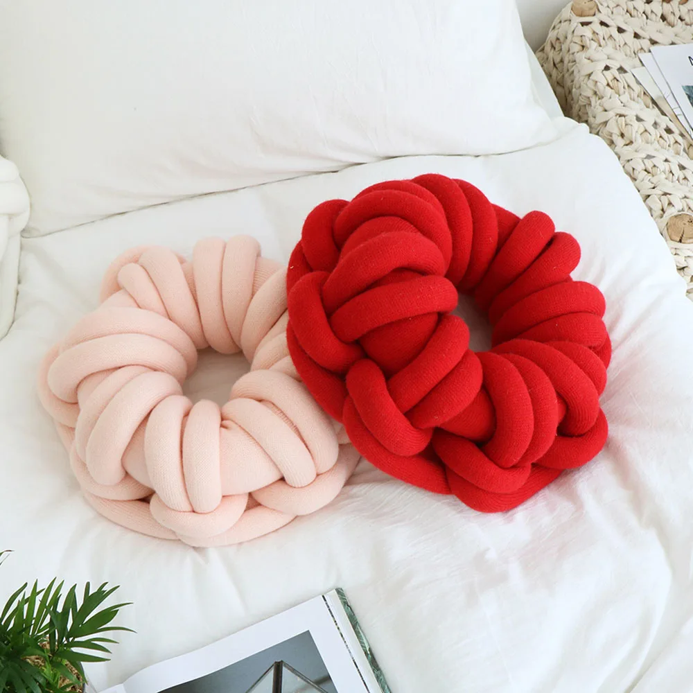 Декоративные подушки в виде камней